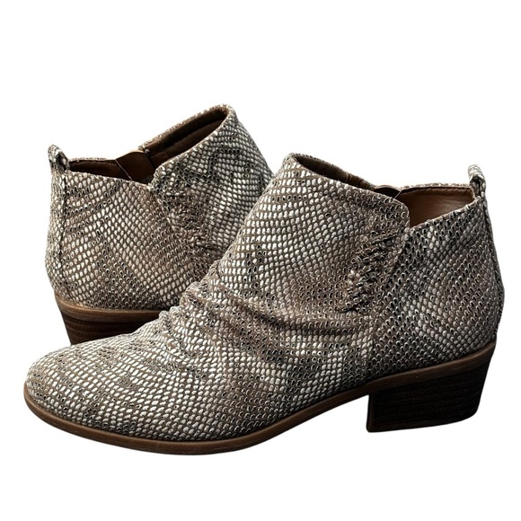 Bare Traps Grafton Snake Leather Ankle Boots Women Size 8 Ruched Detail Side Zip - Picture 6 of 14